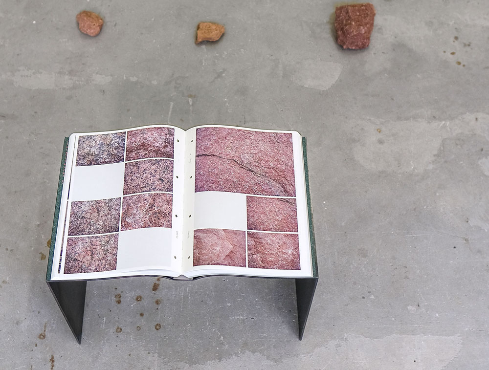 Sibylle Eimermacher, a guide through hue, display, Iwan Boverhof, monolyt